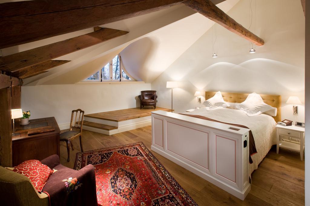 Paedaste Manor Pokoj fotografie