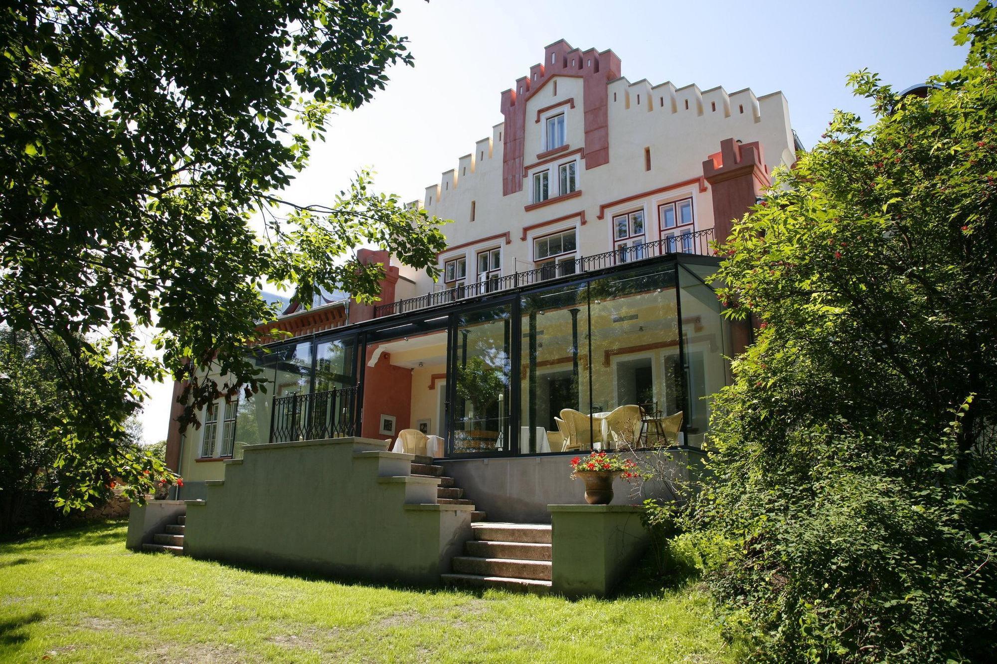 Paedaste Manor Exteriér fotografie